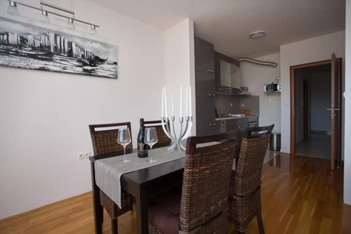 Apartman Mila Каштела Экстерьер фото